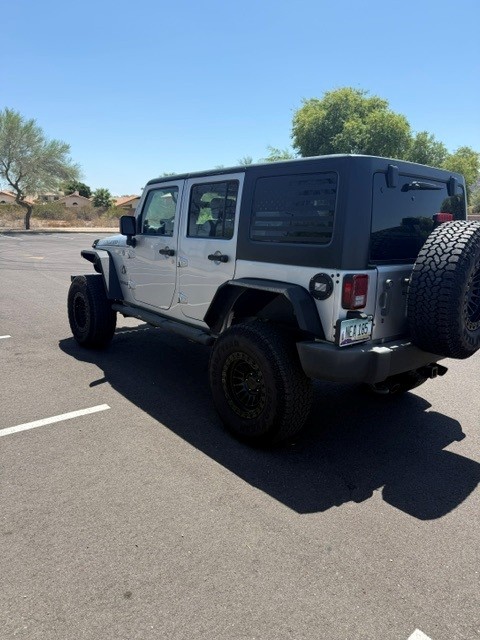 Used 2010 Jeep Wrangler Unlimited Sport w/ Trailer Tow Group AWD/4WD image 2