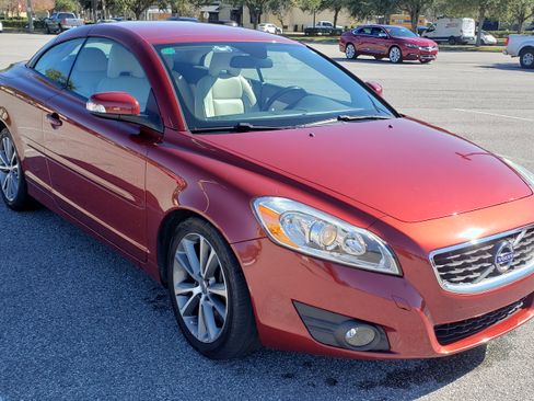 Used 2012 Volvo C70 T5 FWD image 2
