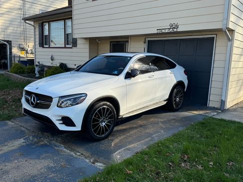Used 2018 Mercedes-Benz GLC 300 4MATIC Coupe image 2