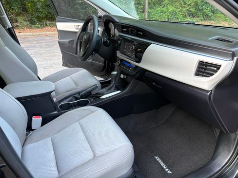 Used 2016 Toyota Corolla LE w/ Driver Convenience Package FWD image 11
