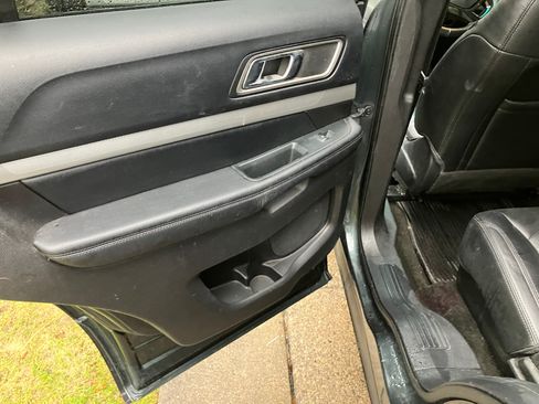 Used 2016 Ford Explorer XLT w/ Equipment Group 202A image 11