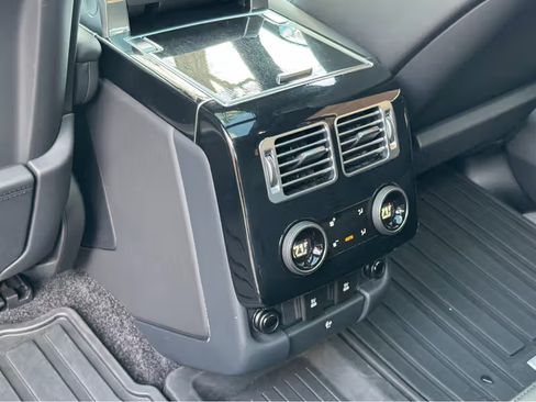 Used 2020 Land Rover Range Rover HSE image 10