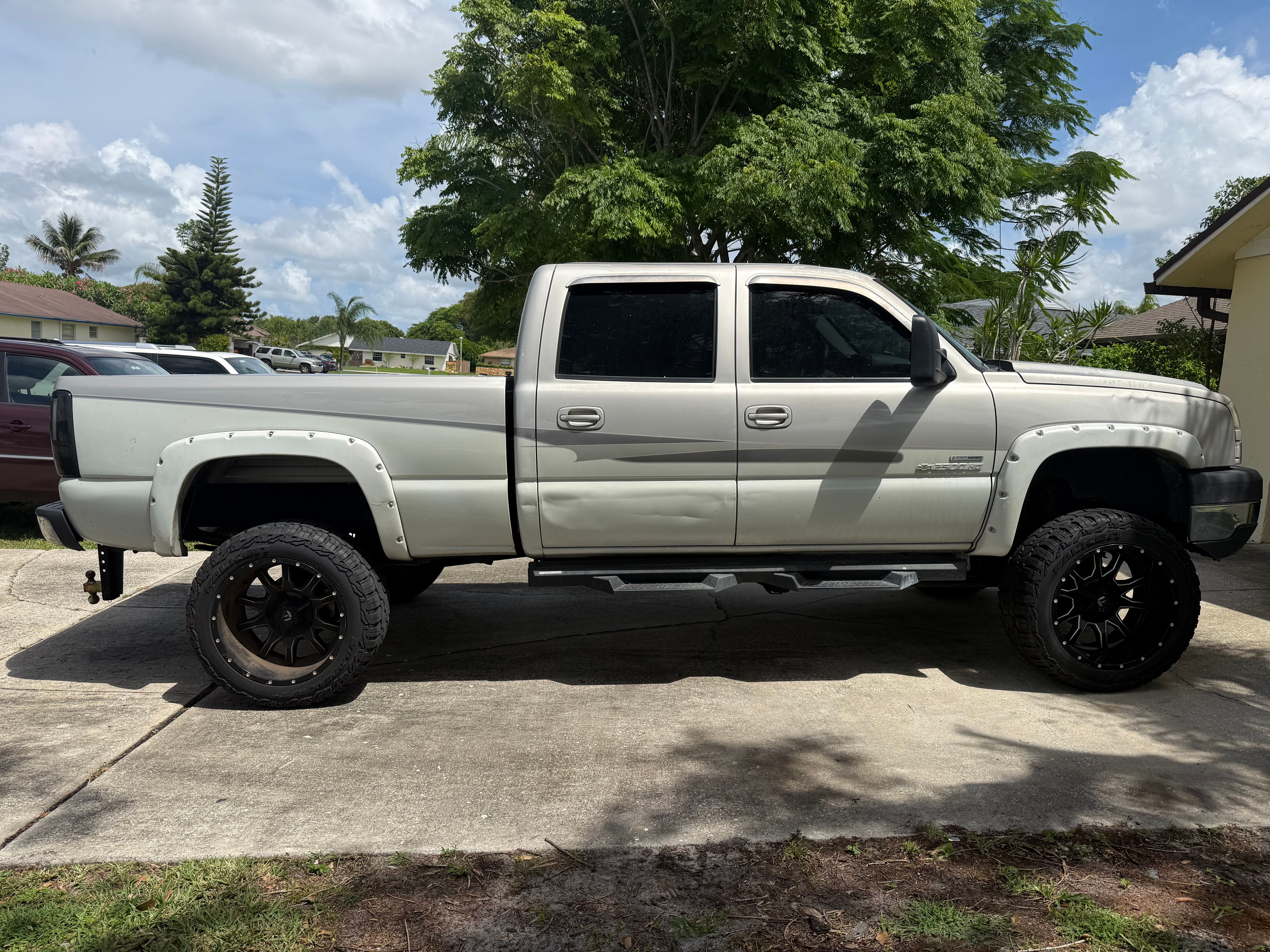 Used 2007 Chevrolet Silverado 2500 LT w/ Heavy-Duty Power Package AWD/4WD image 8