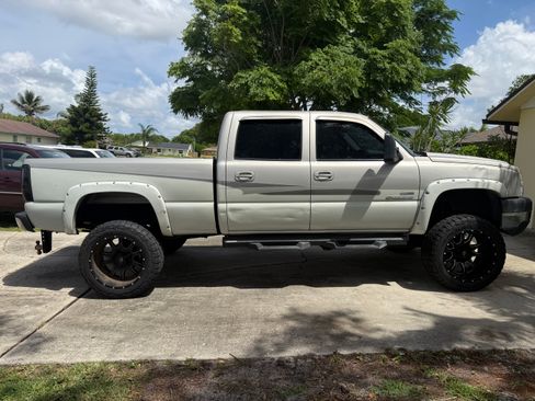 Used 2007 Chevrolet Silverado 2500 LT w/ Heavy-Duty Power Package AWD/4WD image 8