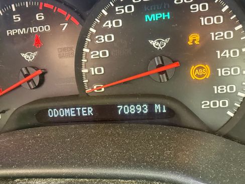 Used 2000 Chevrolet Corvette Convertible w/ Memory Pkg RWD image 13
