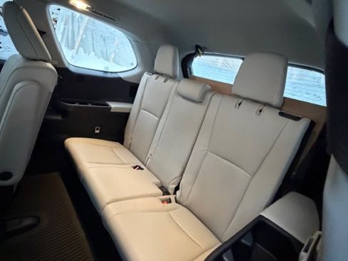 Used 2025 Toyota Grand Highlander AWD image 17