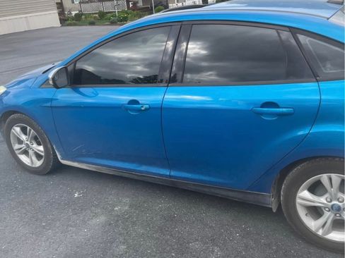Used 2014 Ford Focus SE w/ SE Winter Package FWD image 2
