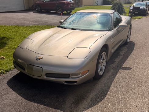Used 1999 Chevrolet Corvette Coupe w/ Memory Pkg RWD image 1