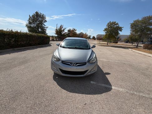 Used 2015 Hyundai Elantra SE w/ Option Group 02 FWD image 4