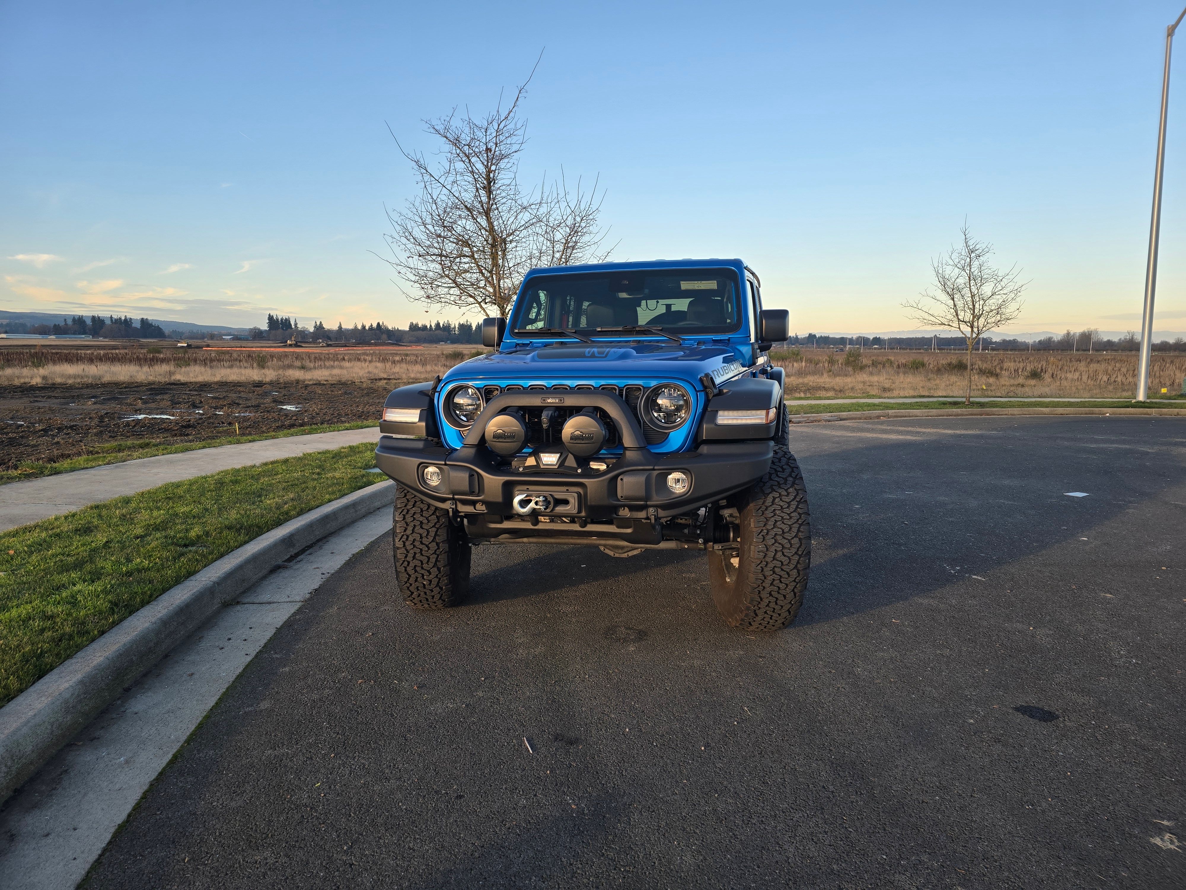 Used 2023 Jeep Wrangler Unlimited Rubicon 4xe AWD/4WD image 17