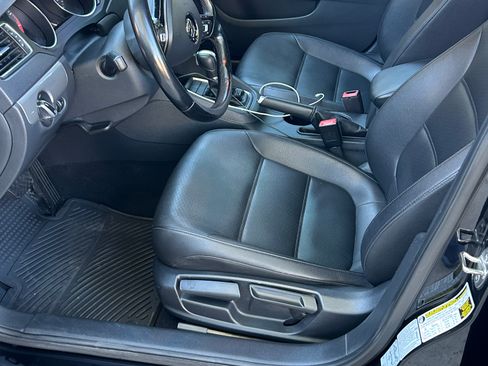 Used 2017 Volkswagen Jetta SE image 4