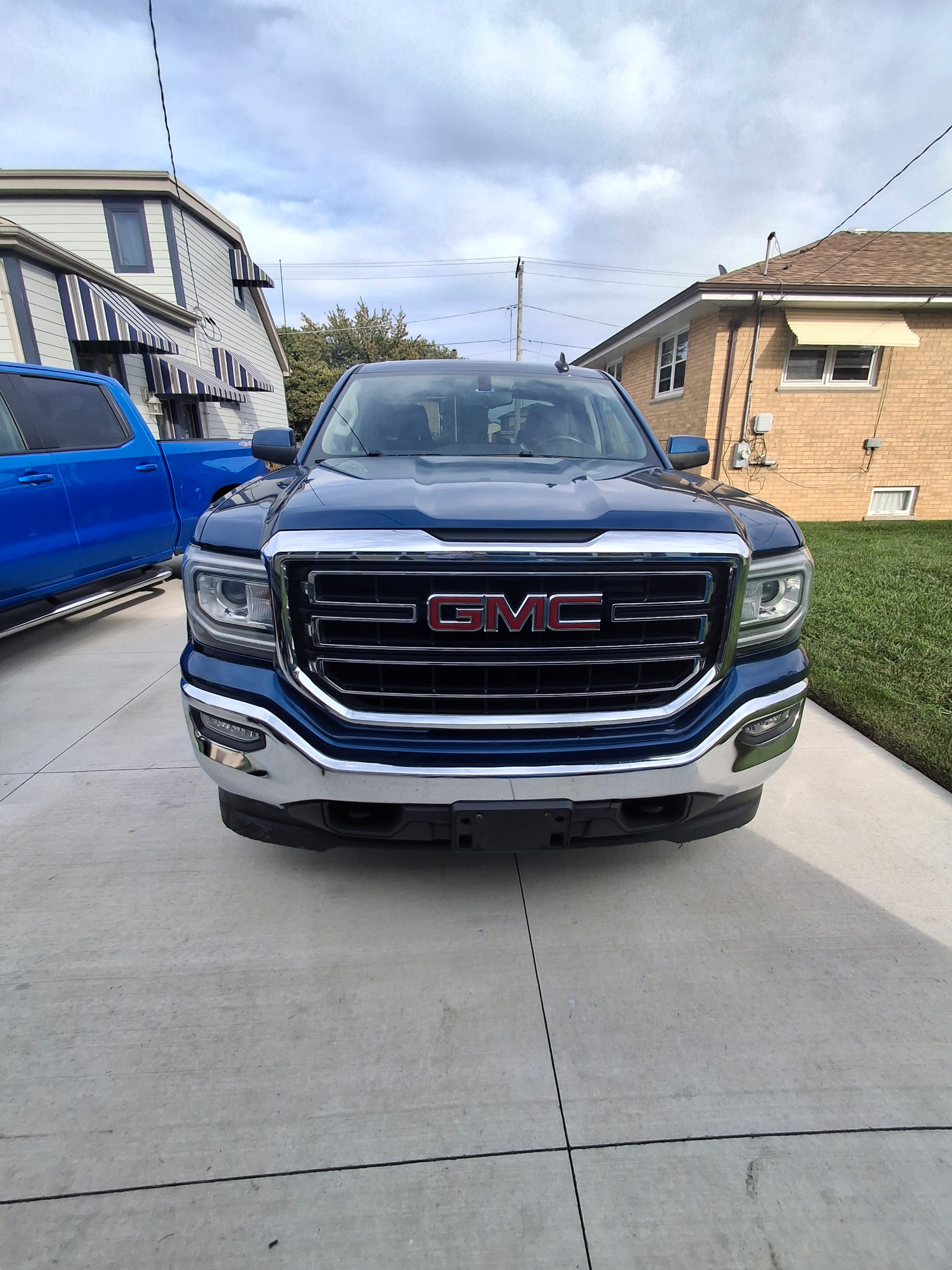 Used 2019 GMC Sierra 1500 SLE w/ SLE Value Package AWD/4WD image 12