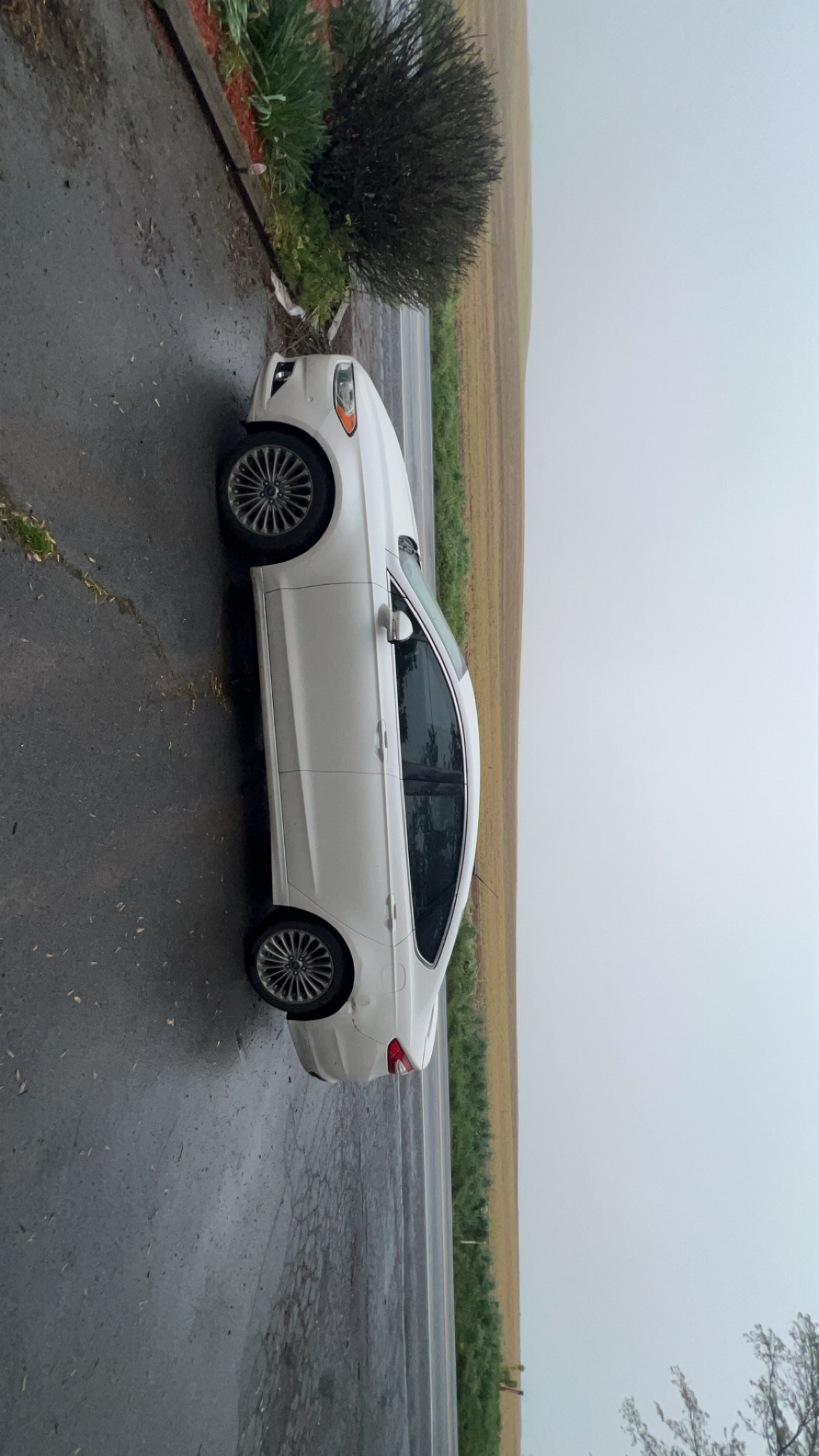 Used 2013 Ford Fusion Titanium FWD image 2