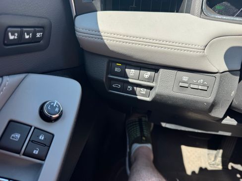 Used 2019 Toyota Avalon Limited w/ Advanced Safety Package FWD image 10