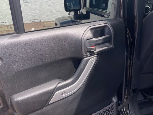 Used 2015 Jeep Wrangler Unlimited Sahara w/ Connectivity Group image 23