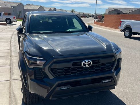 Used 2024 Toyota Tacoma TRD Off-Road image 2