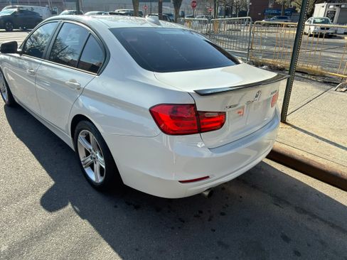 Used 2015 BMW 320i xDrive Sedan AWD/4WD image 2