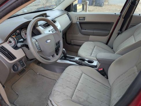 Used 2010 Ford Focus SE image 10