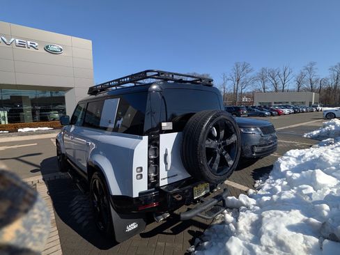 Used 2023 Land Rover Defender 110 image 5