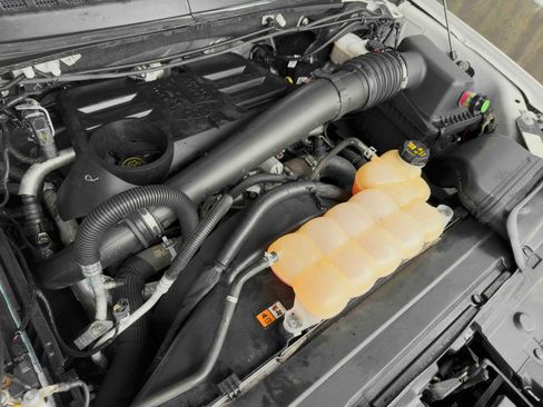 Used 2018 Ford F150 Platinum w/ Equipment Group 701A Luxury image 22