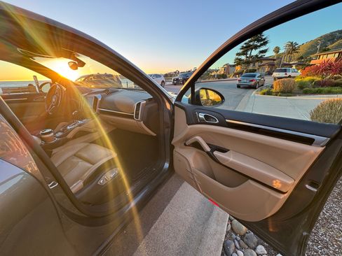 Used 2017 Porsche Cayenne S image 18