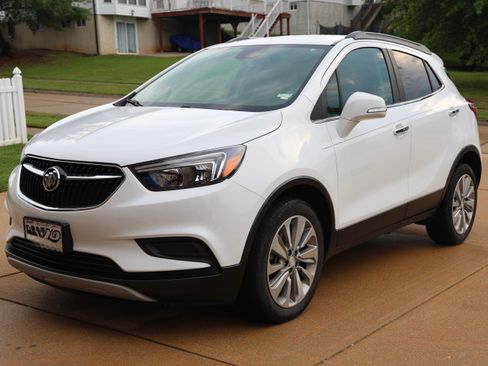 Used 2017 Buick Encore Preferred FWD image 2