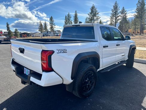 Used 2024 Toyota Tacoma TRD Off-Road image 4