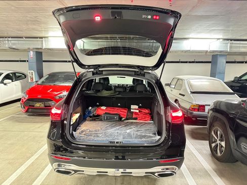 Used 2025 Mercedes-Benz GLC 350e 4MATIC image 4