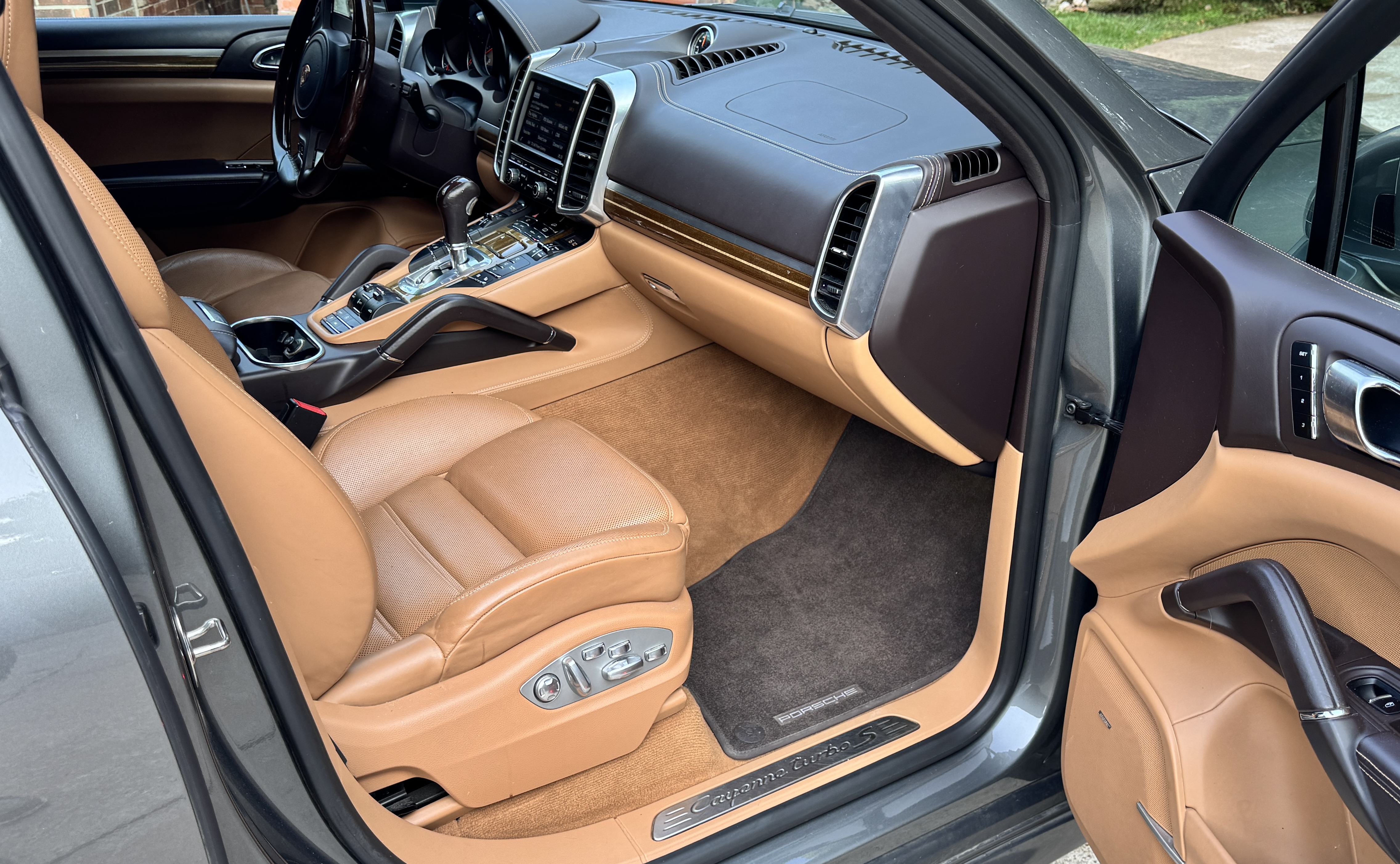 Used 2014 Porsche Cayenne Turbo S AWD/4WD image 12