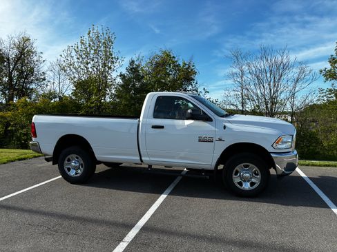 Used 2018 RAM 2500 Tradesman w/ Chrome Appearance Group AWD/4WD image 4