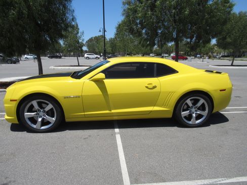 Used 2010 Chevrolet Camaro SS w/ RS Package RWD image 2