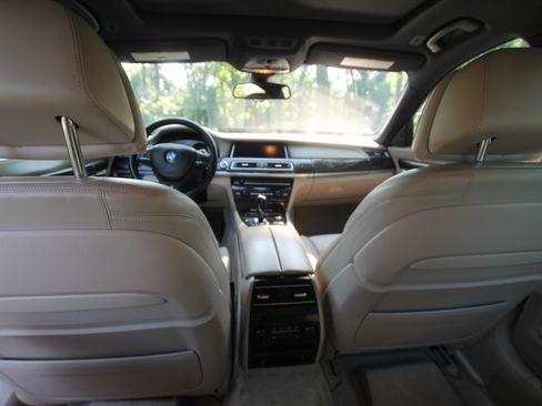 Used 2013 BMW 750Li xDrive AWD/4WD image 20