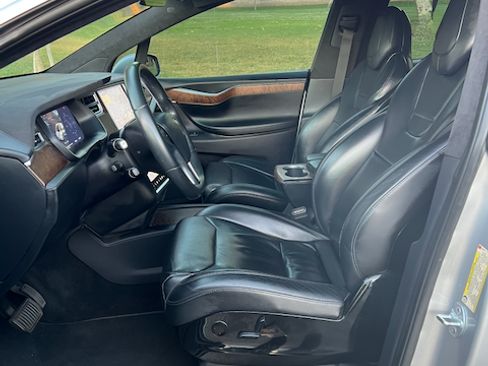 Used 2017 Tesla Model X 75D image 12