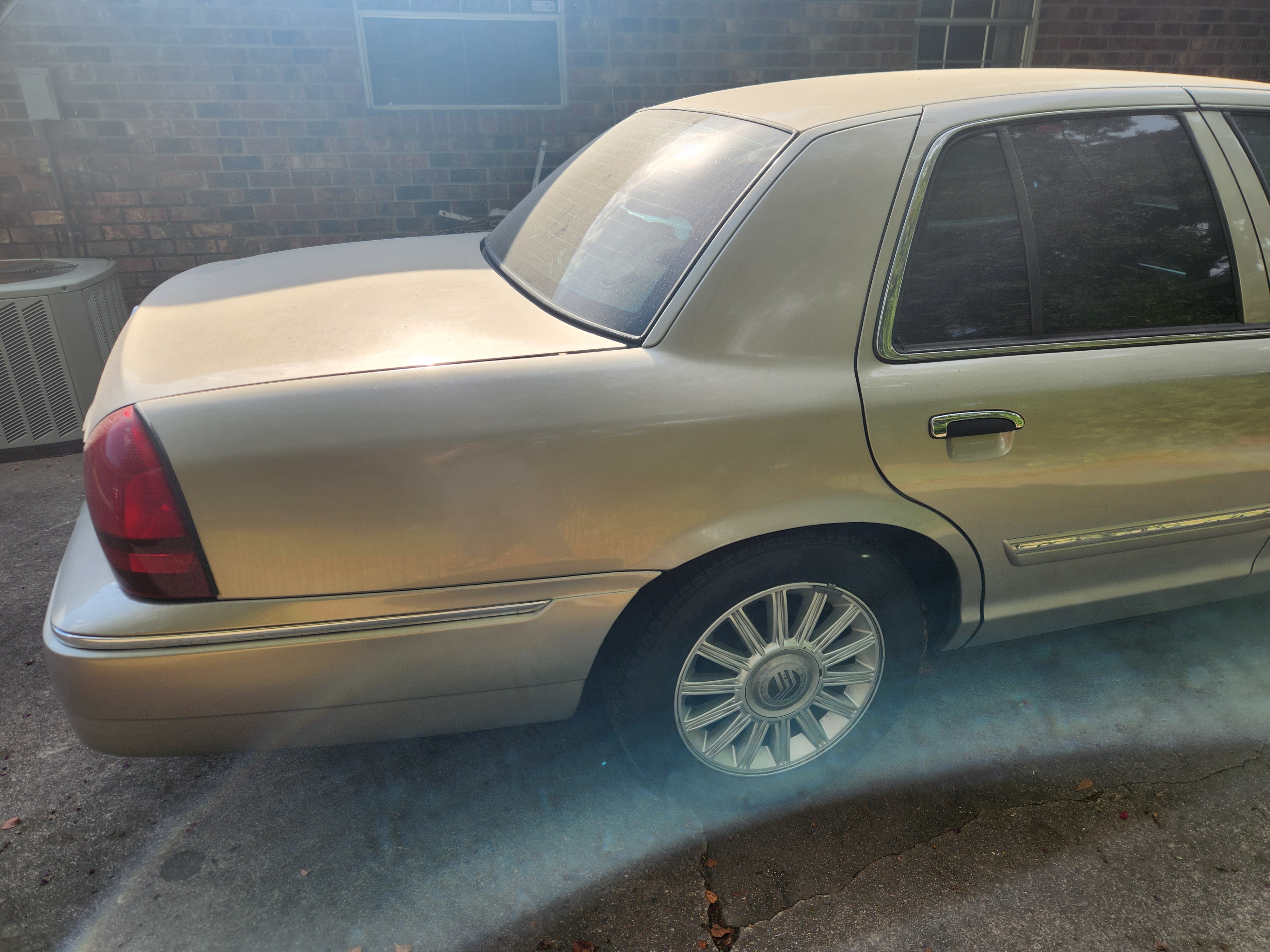 Used 2010 Mercury Grand Marquis LS RWD image 19