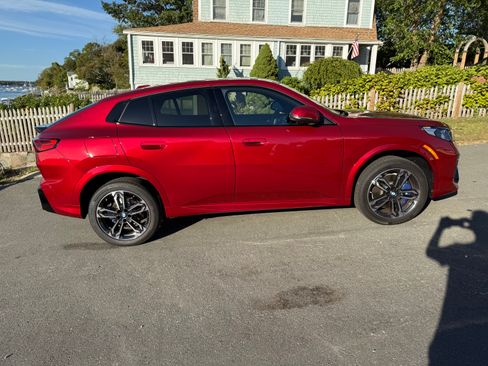 Used 2025 BMW X2 xDrive28i w/ M Sport Package image 2