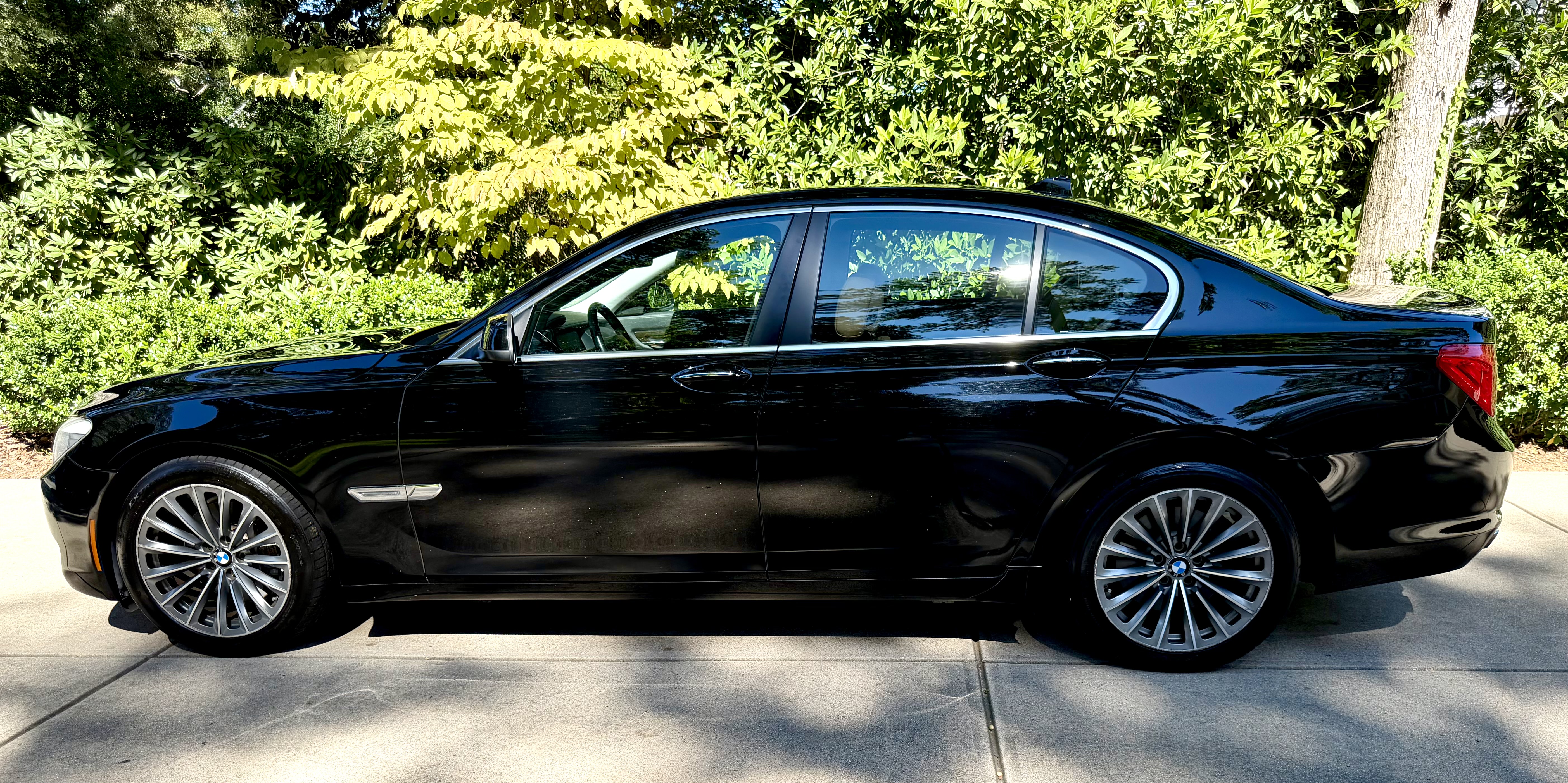 Used 2012 BMW 740i RWD image 2