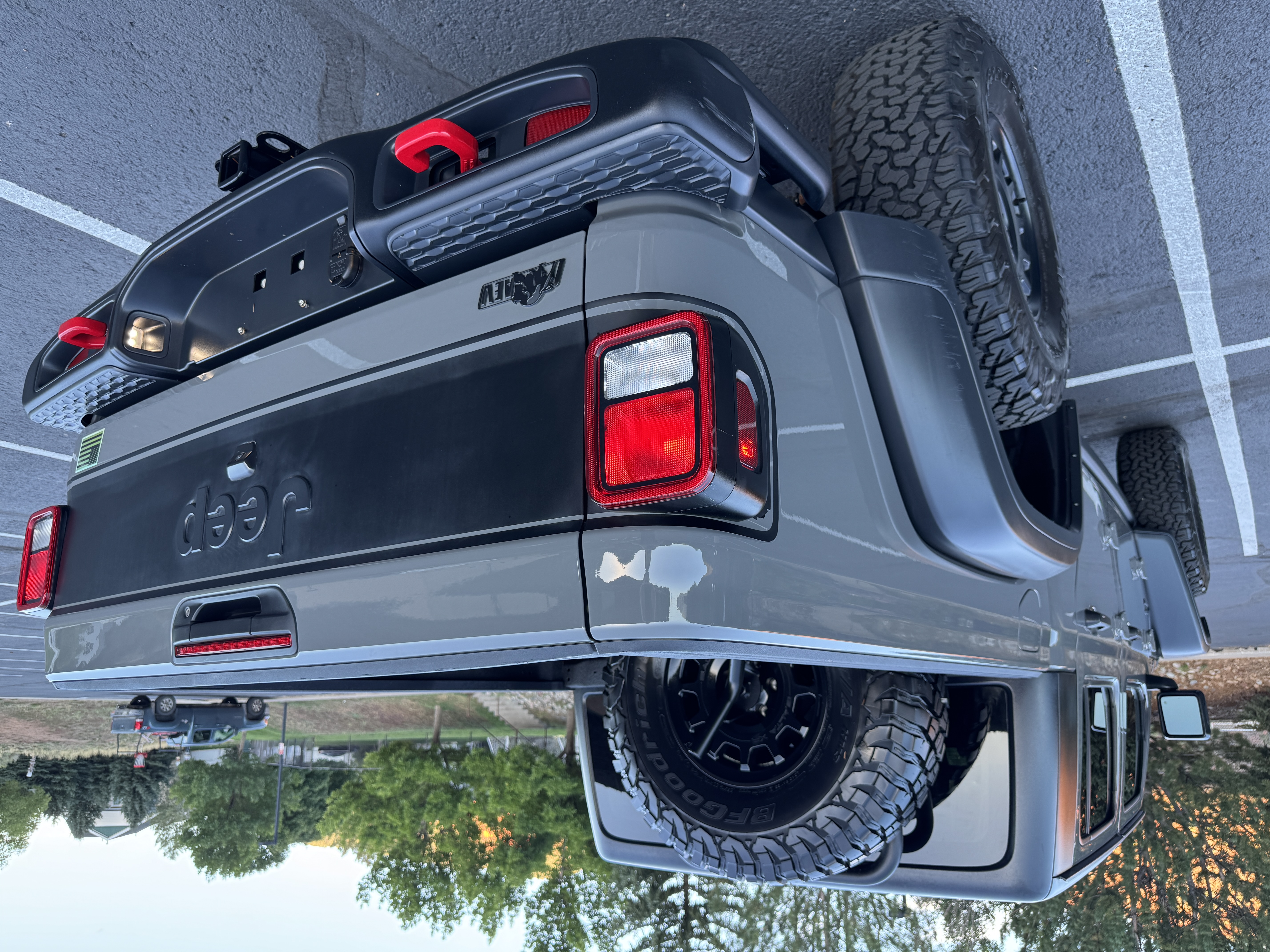 Used 2021 Jeep Gladiator Rubicon AWD/4WD image 6