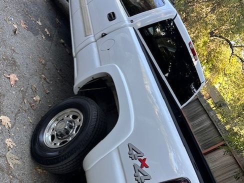 Used 2005 Chevrolet Silverado 2500 LS w/ Heavy-Duty Power Package image 8