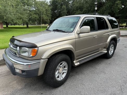 Used 2001 Toyota 4Runner SR5 image 1