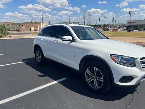 Used 2019 Mercedes-Benz GLC 300 w/ Premium Package image 2