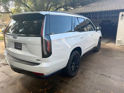 Used 2021 Cadillac Escalade Sport Platinum w/ LPO, ONYX Package image 11