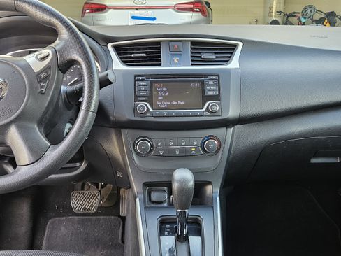 Used 2018 Nissan Sentra S image 12