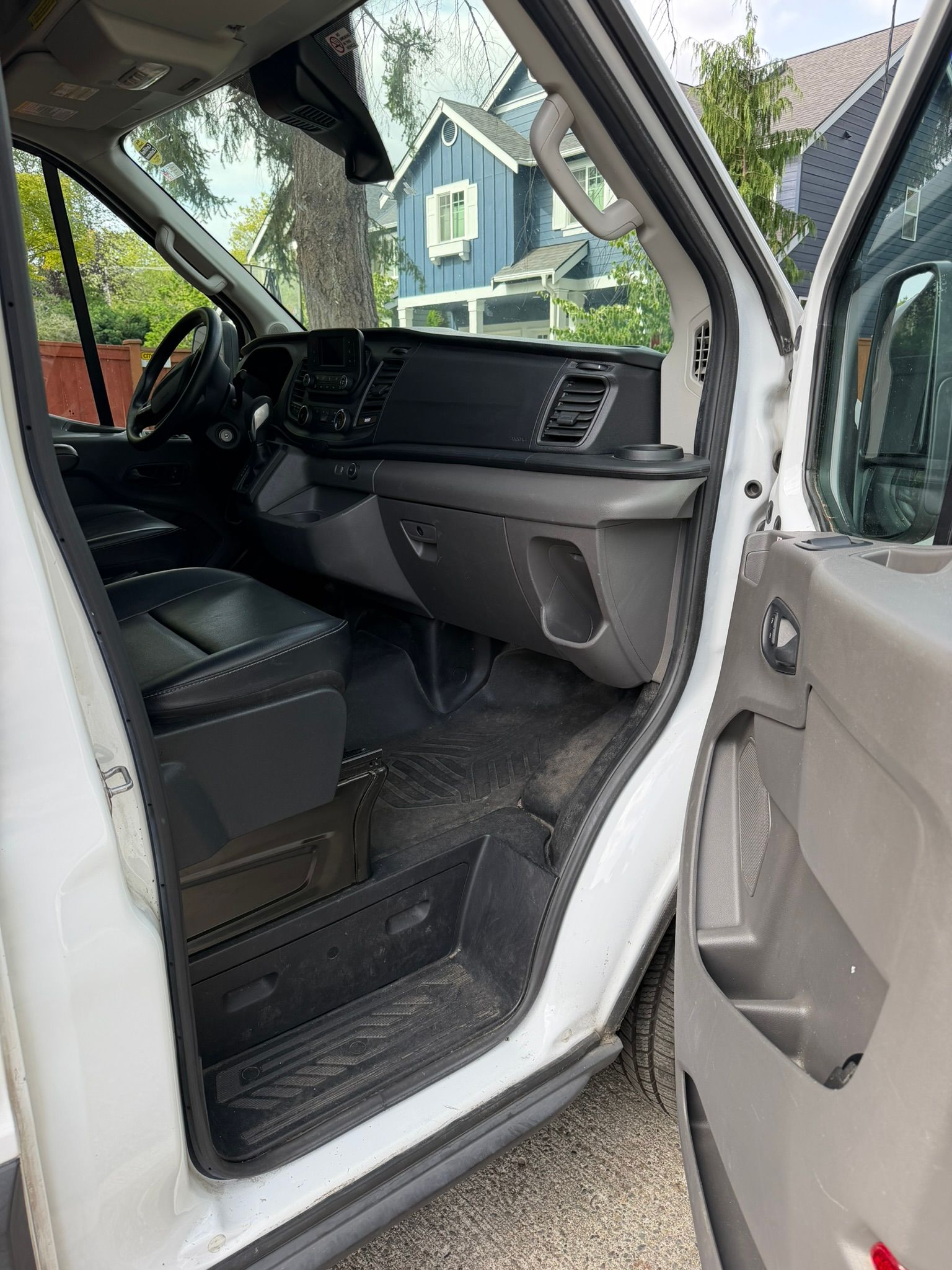 Used 2020 Ford Transit 250 Medium Roof RWD image 11