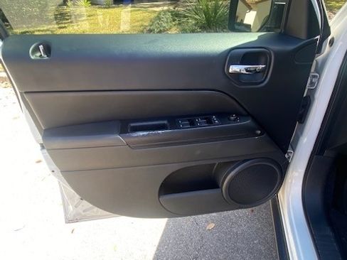 Used 2014 Jeep Patriot Latitude w/ Freedom Edition Package image 13