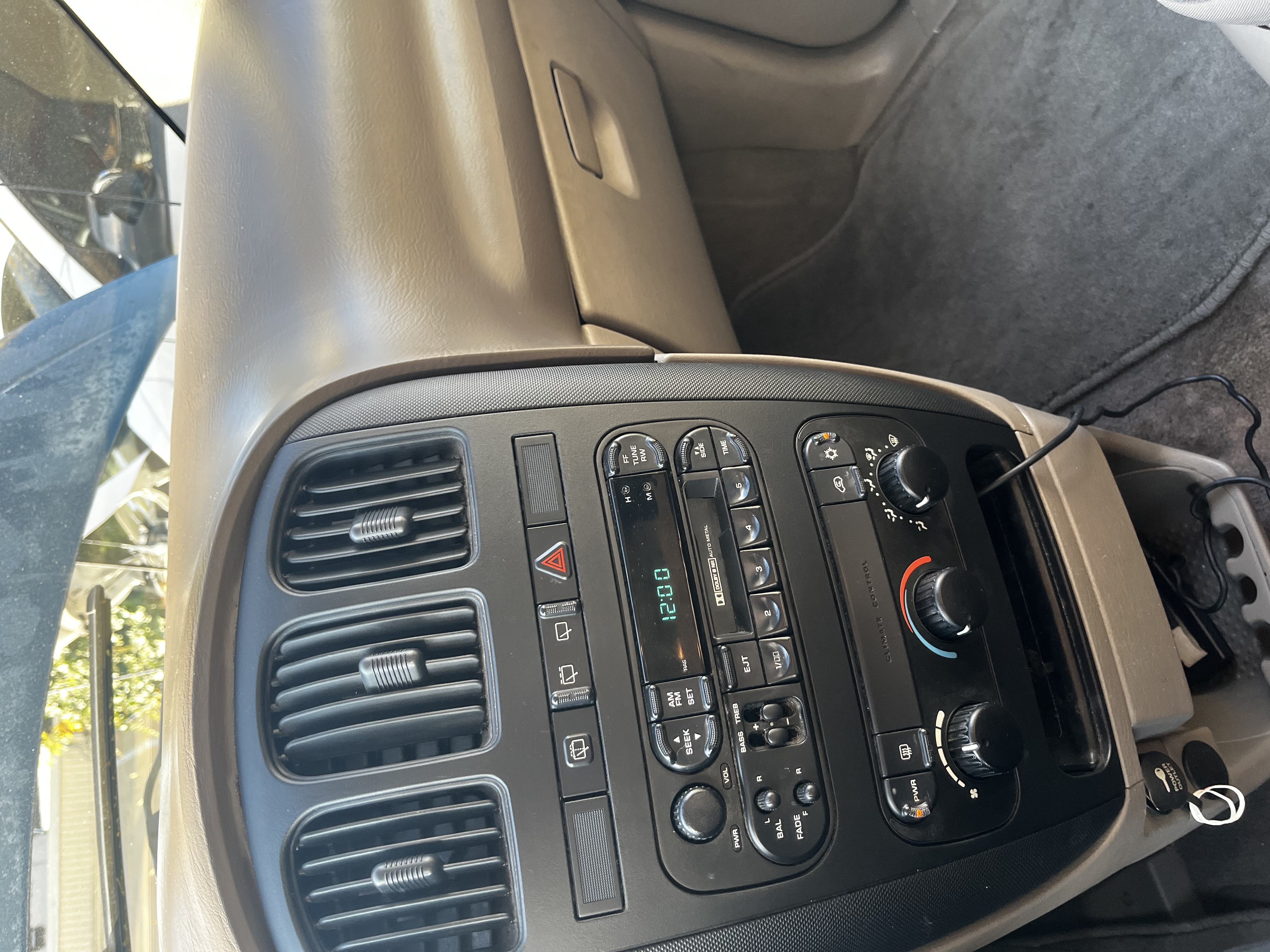 Used 2002 Dodge Caravan SE FWD image 13