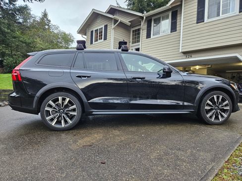 Used 2022 Volvo V60 T5 Cross Country image 5