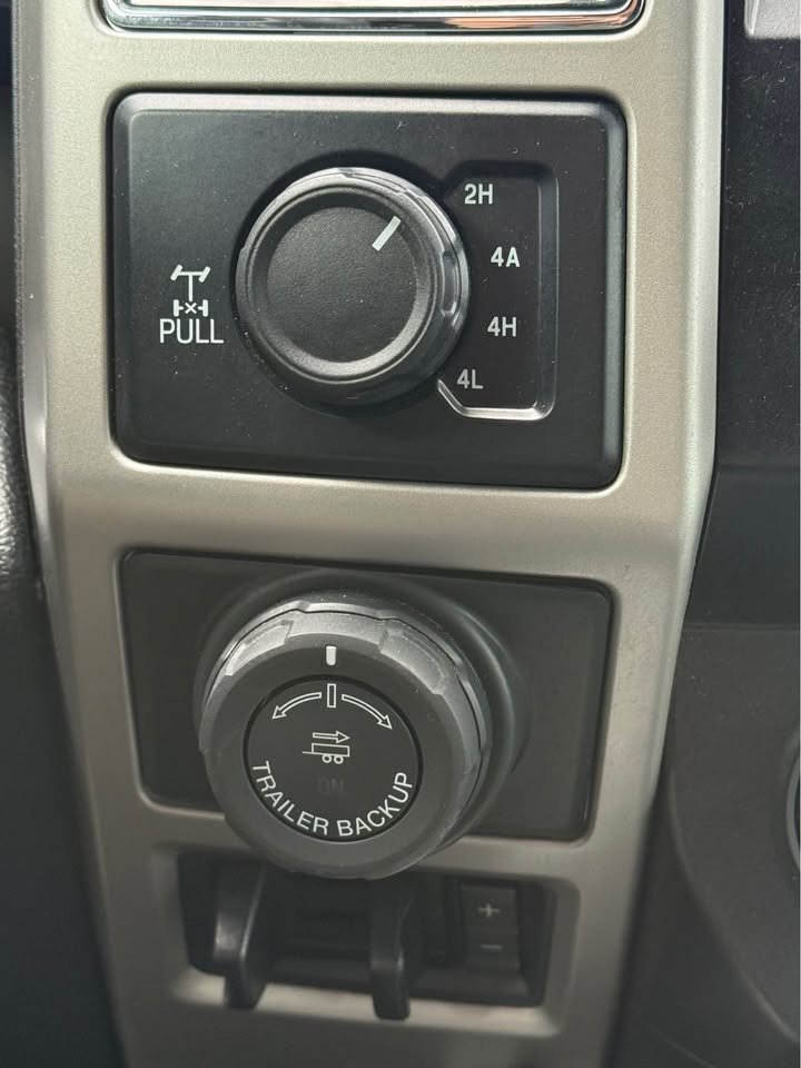 Used 2020 Ford F150 Lariat w/ Equipment Group 502A Luxury AWD/4WD image 15