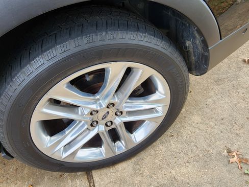 Used 2017 Ford Explorer Limited w/ Equipment Group 301A image 8