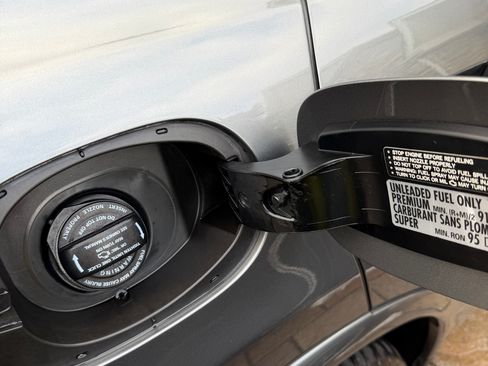 Used 2017 Porsche Cayenne Turbo S image 11