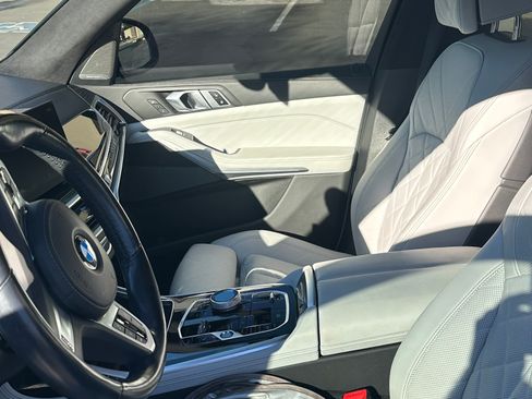 Used 2023 BMW X7 xDrive40i w/ M Sport Package image 10